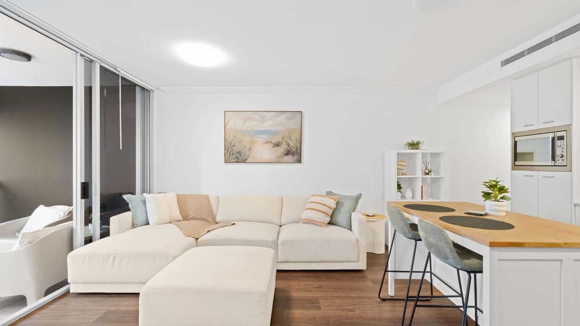 Apartment Urban Retreat 1bed-1bath-study-balcony-1car *