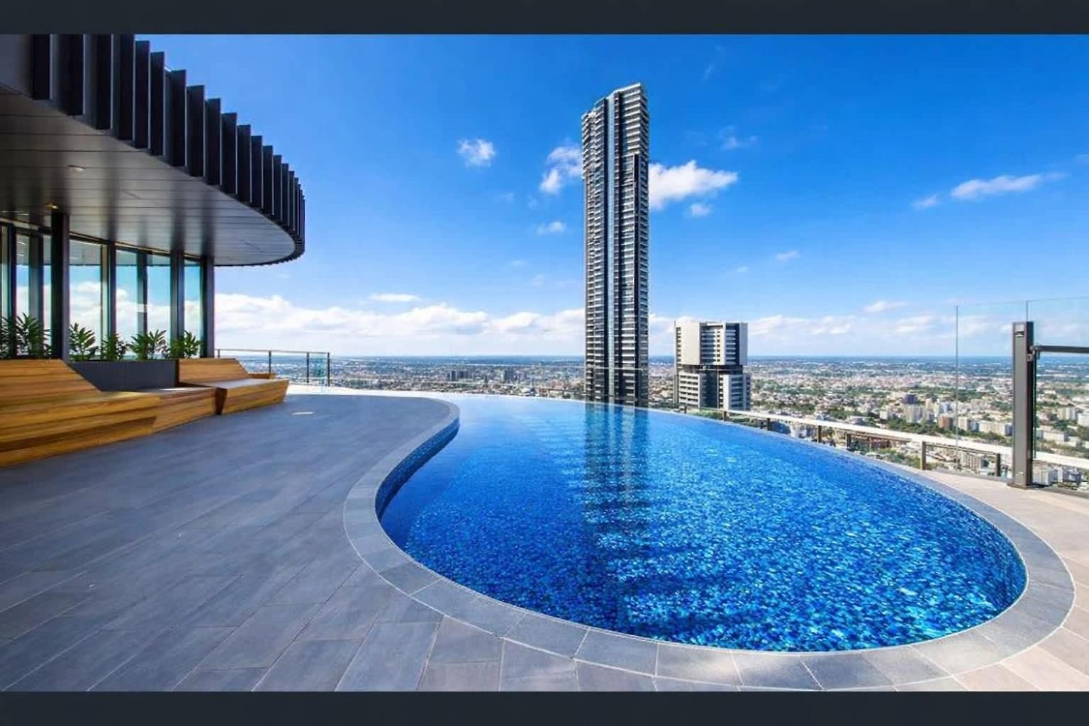 Sky-high Haven-rooftop Infinity Pool Parking Wifi Apartment Brisbane