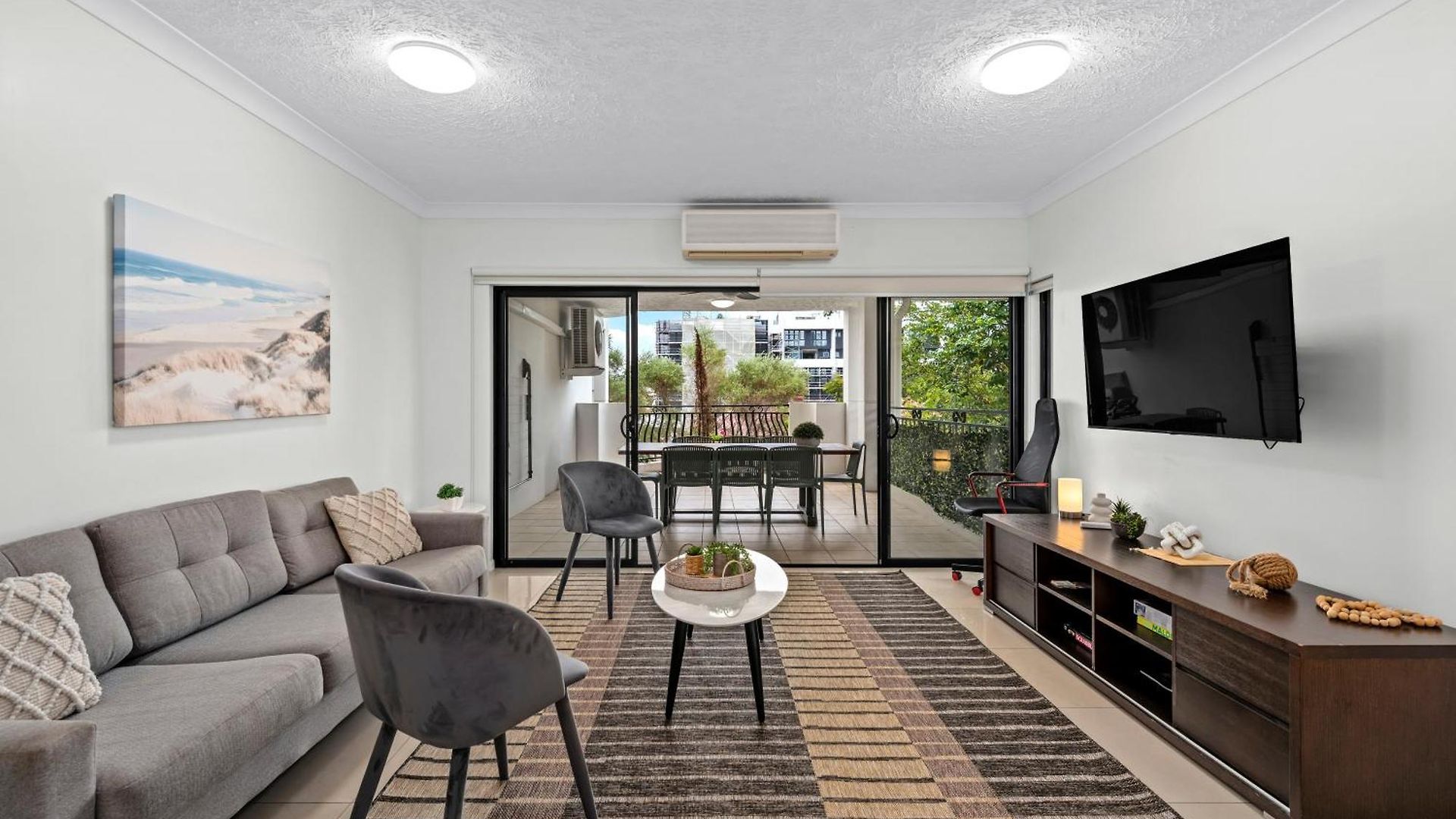 Apartment Spacious 2br With Wifi, Parking & Balcony *