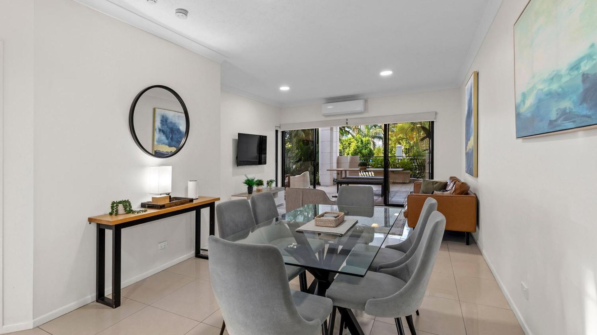 Sunny & Cozy 2br With Wifi, Parking & Balcony