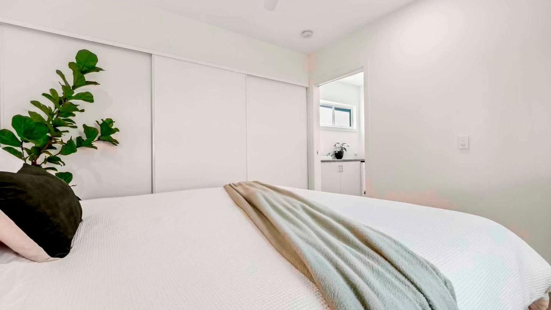 Private Modern - Separate Entry *