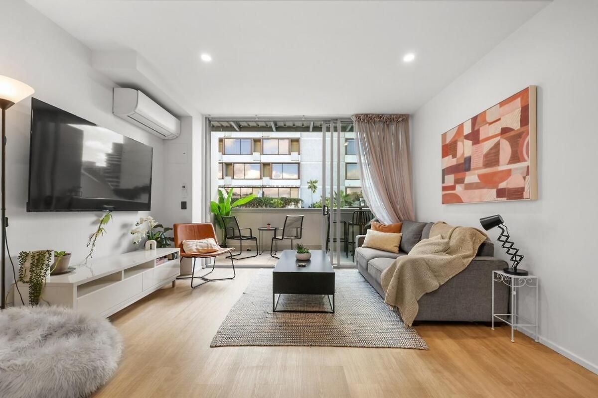 Apartment 2 Level Skyloft - Pool - Sleeps 6 - Baby Brisbane