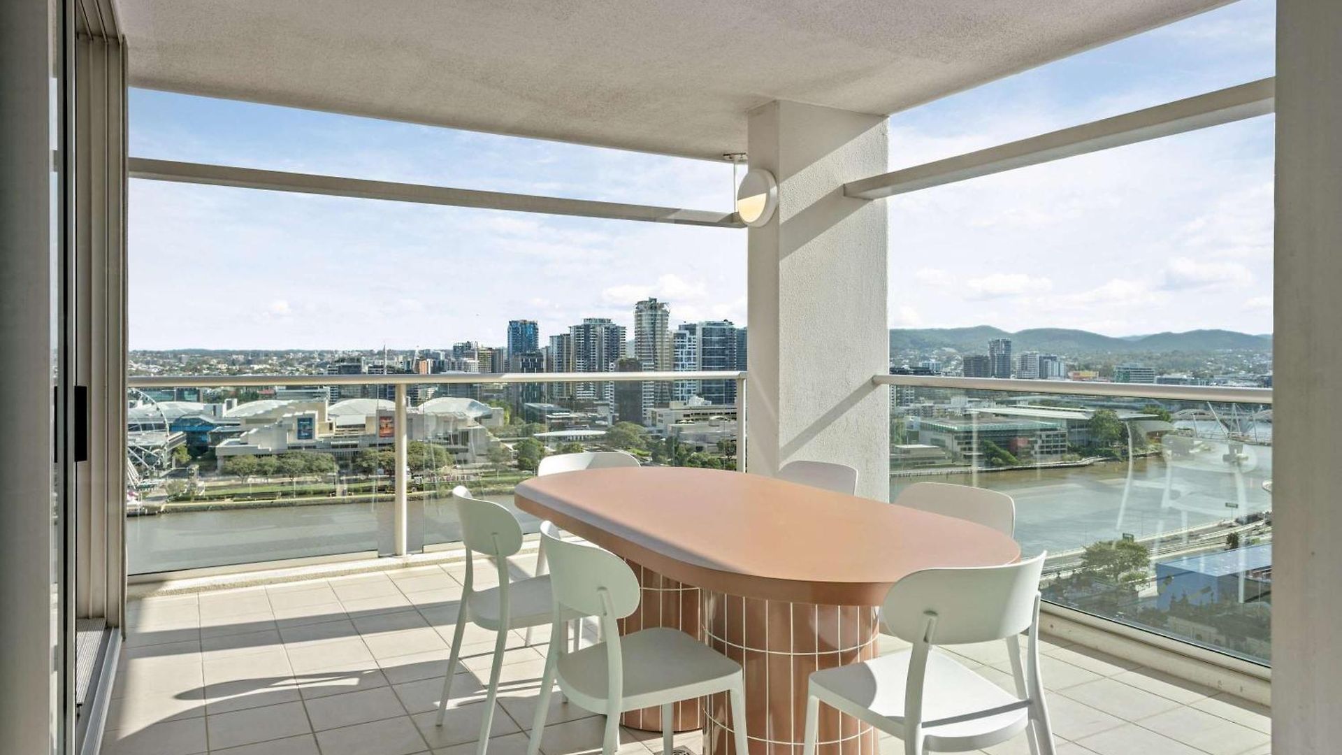 Riverfront Luxe 2br Cbd With Iconic & Bridge Views Apartment Brisbane