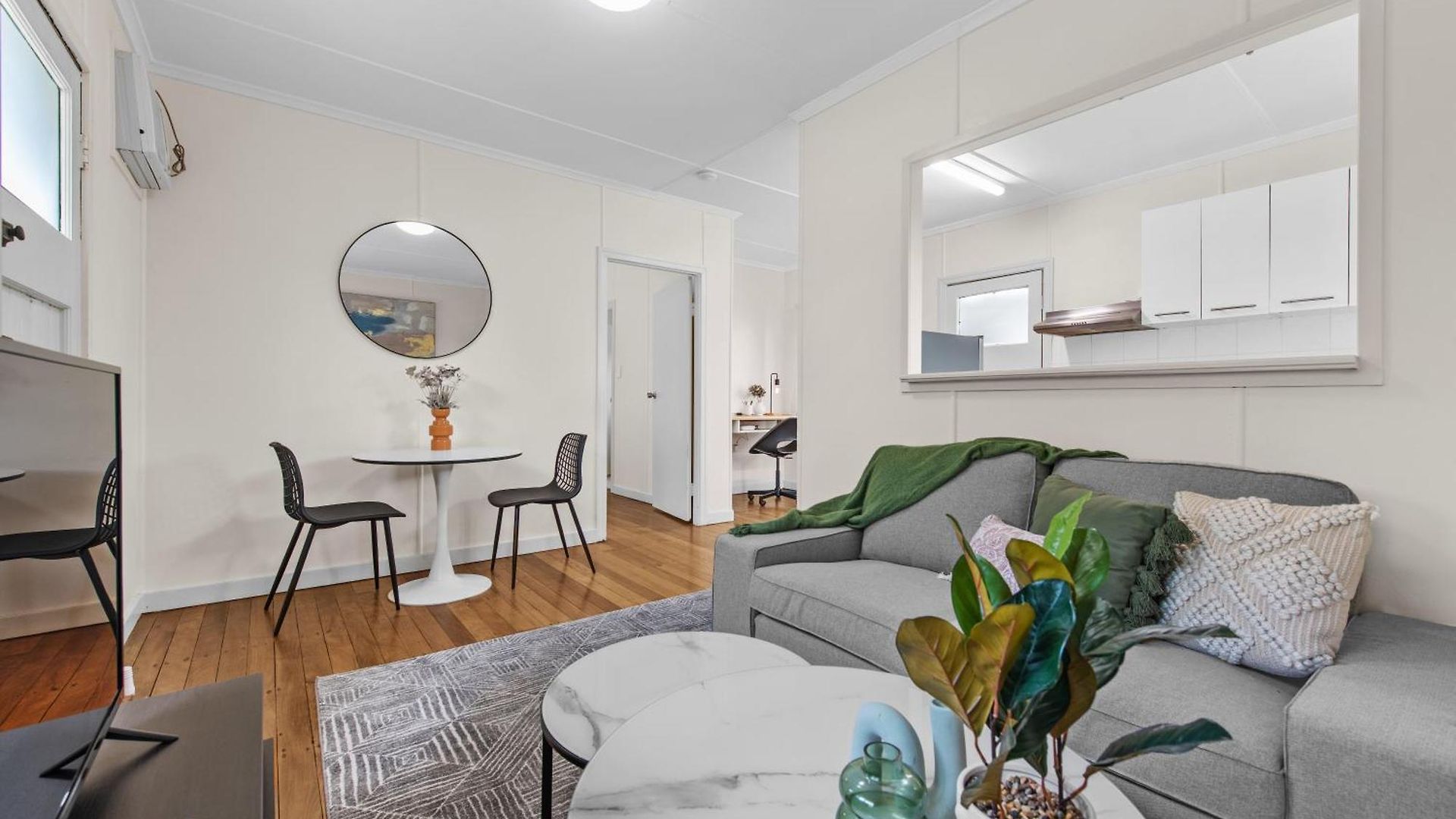 Cozy 1br W Balcony, Parking, Wifi And Study Desk