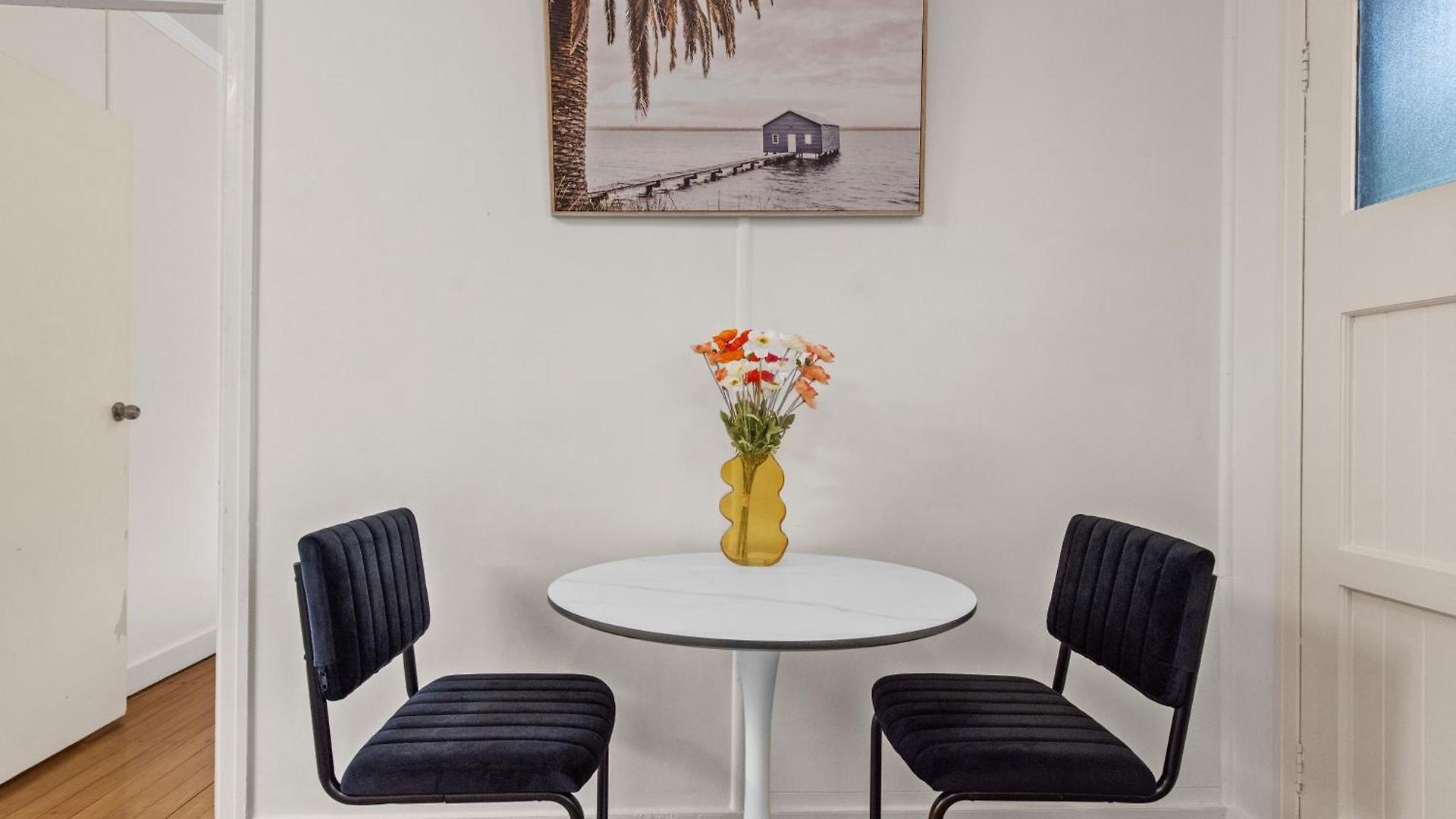 Comfy & Cozy 1br With Parking, Wifi And Study Desk *