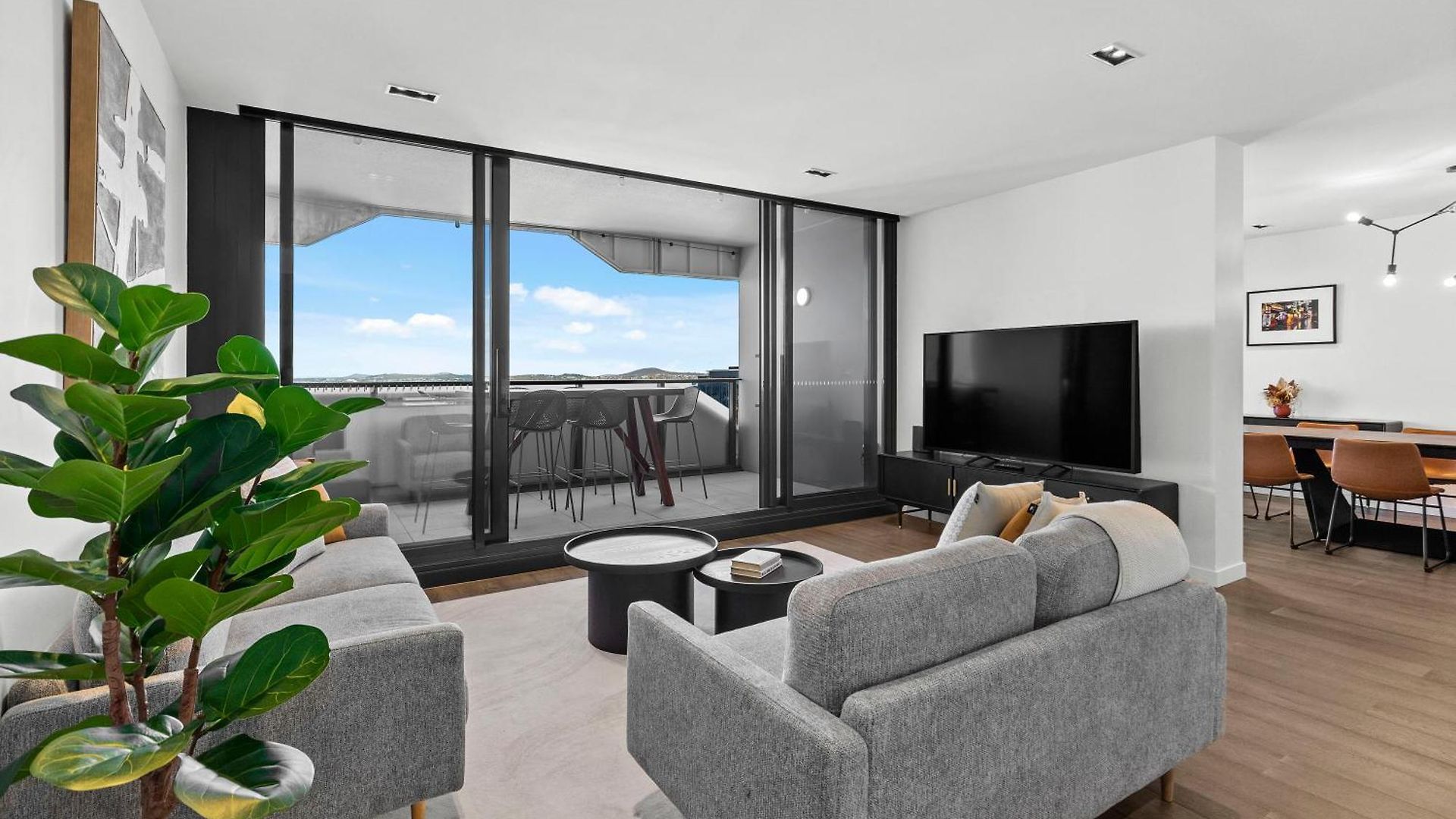Luxe 3br With Stunning Views, Parking And Pool *
