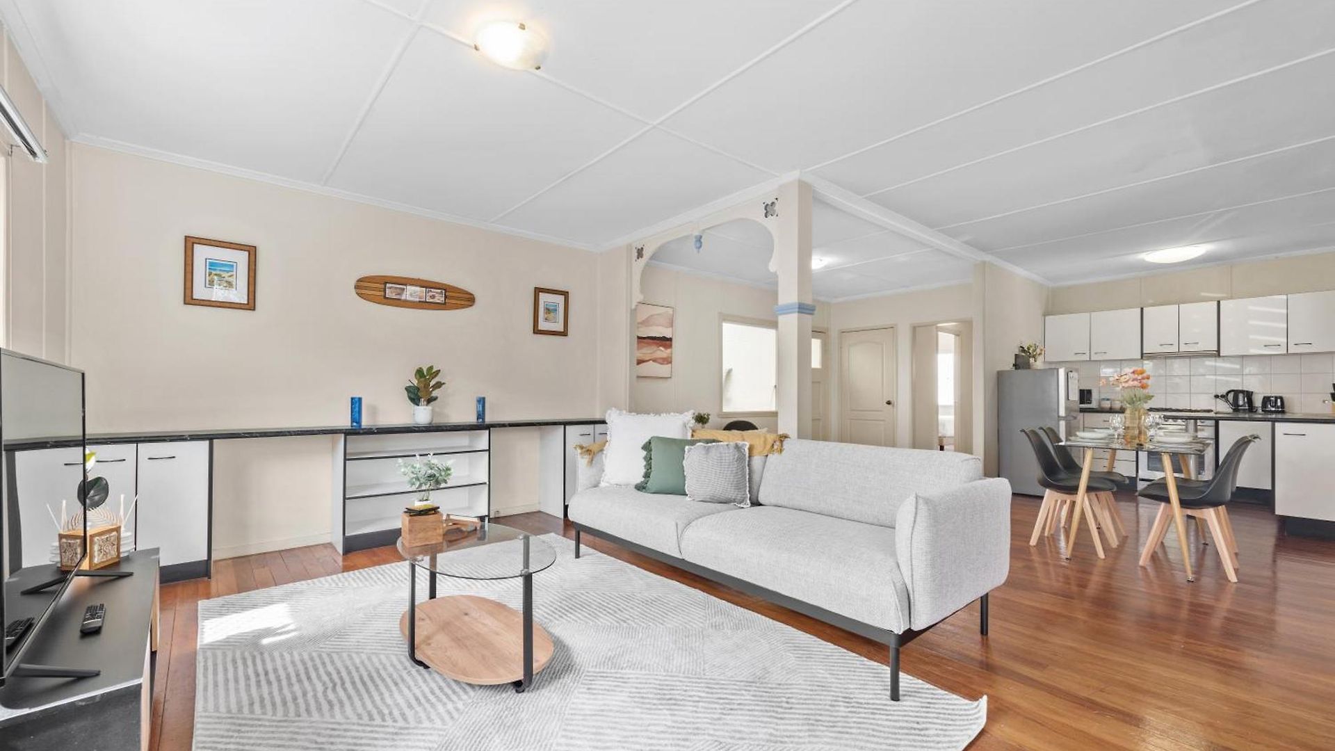 Apartment Cozy & Comfy 2br W/ Parking, Balcony & Wi-fi