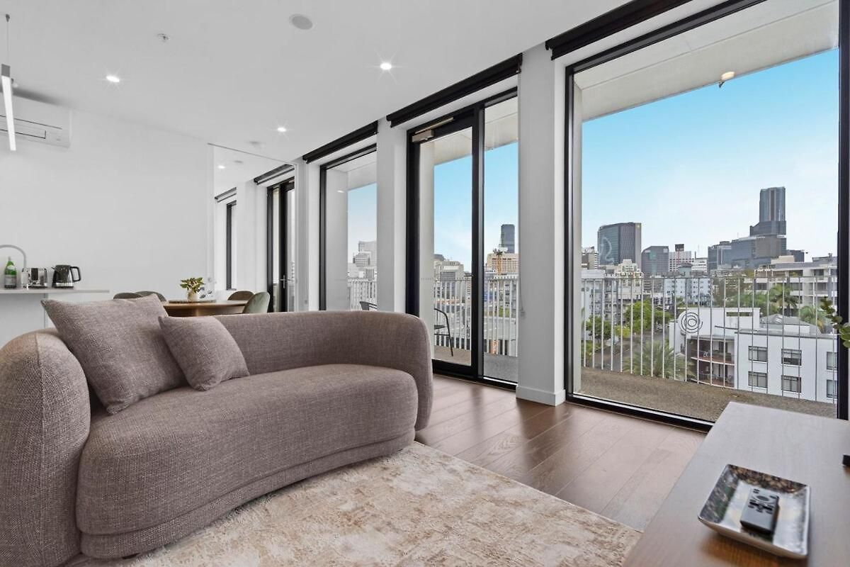 Apartment Two Bedroom Retreat With Pool, Gym And Parking Brisbane
