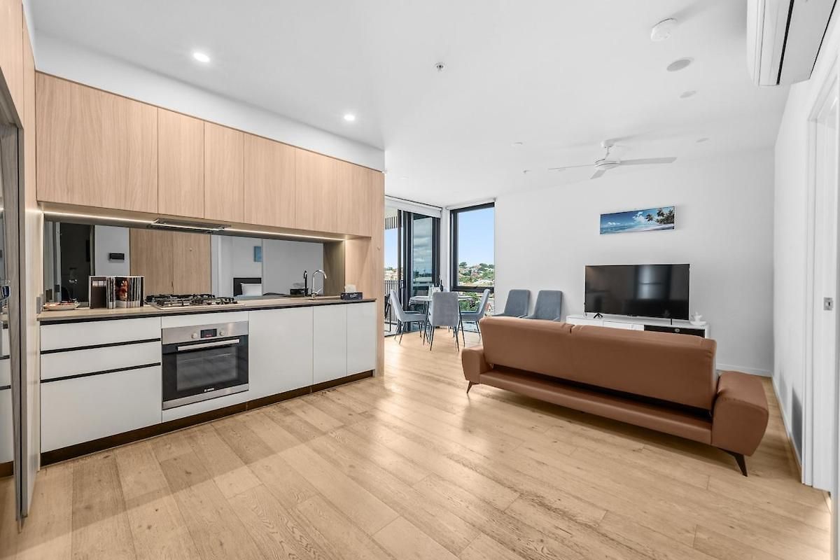 2b2b In West Village Enjoy Eats, Grocery And Vibes * Brisbane