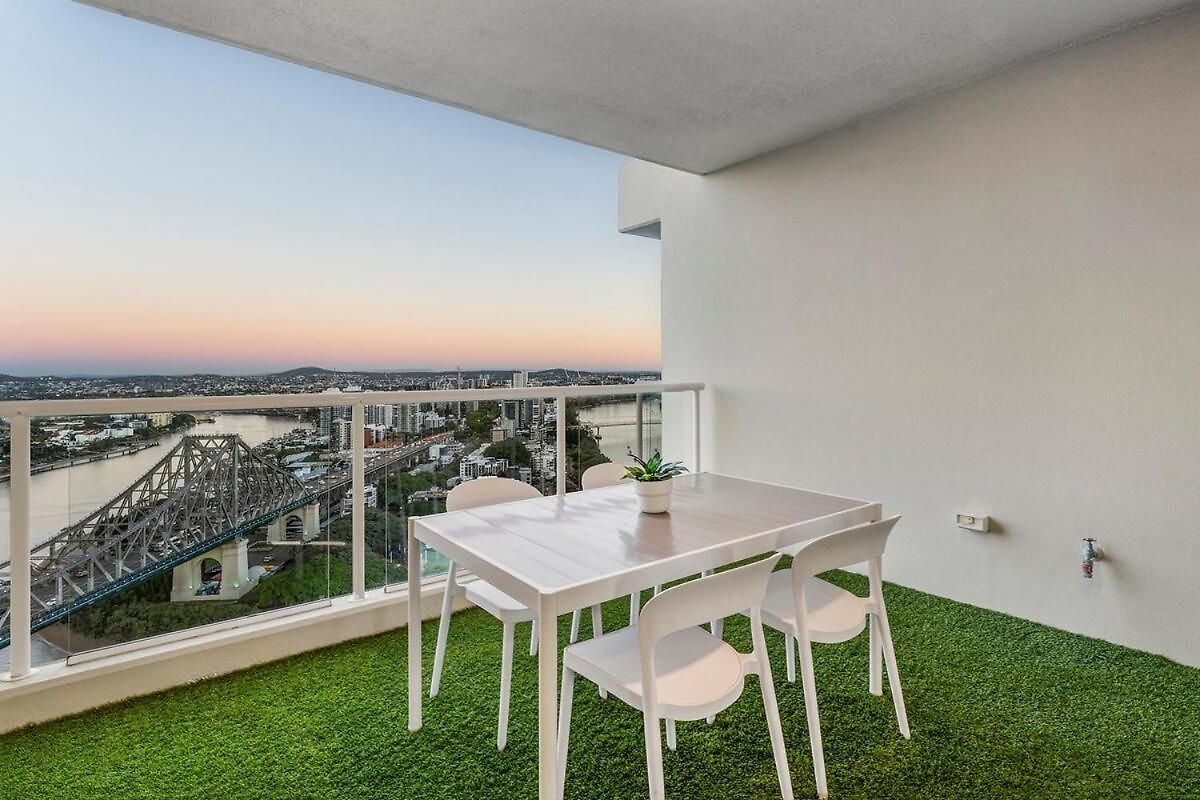Penthouse Style - Story Bridge Views - Sleeps 8 - Baby Friendly Apartment