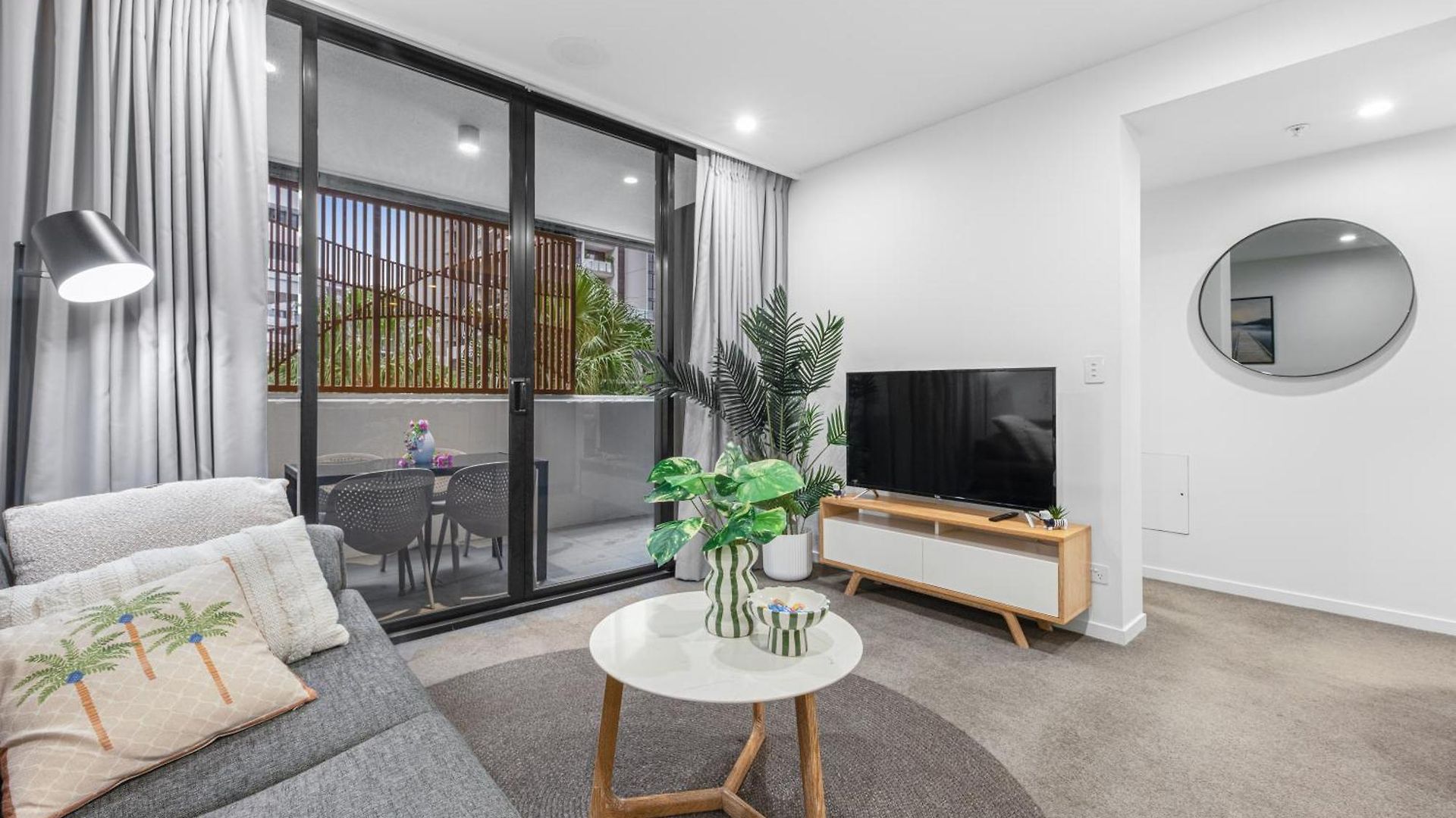 Apartment Modern 2br And Pool With South Square Brisbane