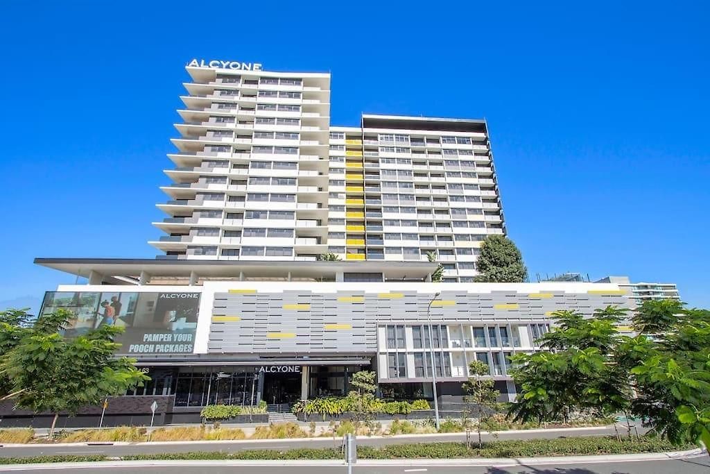 Elite Elegance 2br Hamilton With Parking *