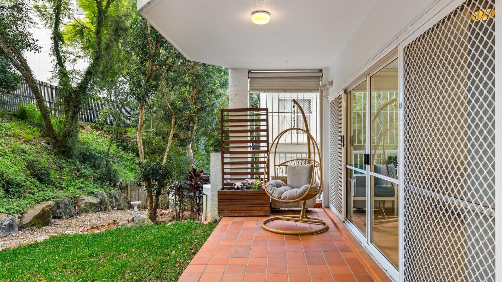 Apartment 2br 2ba Indooroopilly-walk To Shops & Bus *