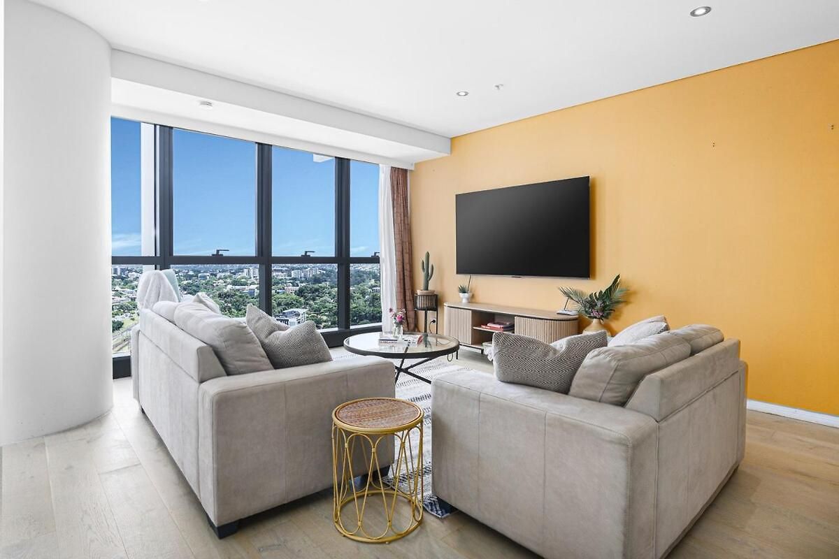 Skyline Elegance 2bdr Pool Gym Sauna Parking Apartment Brisbane
