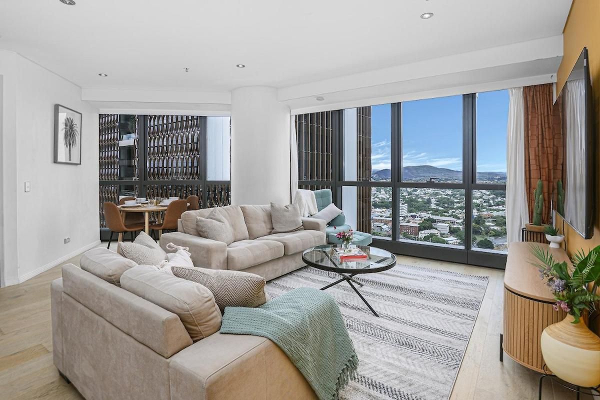 Skyline Elegance 2bdr Pool Gym Sauna Parking Brisbane