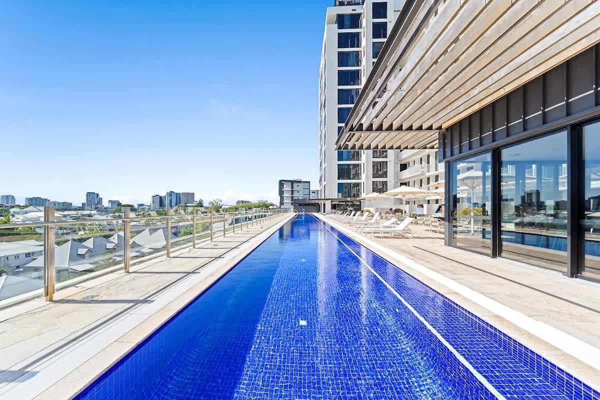 Johnson - Modern Brisbanecity-fringe W Parking