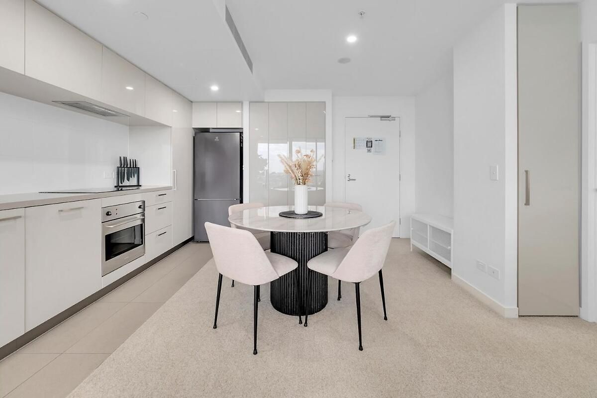 Modern Living With Secure Parking! Apartment