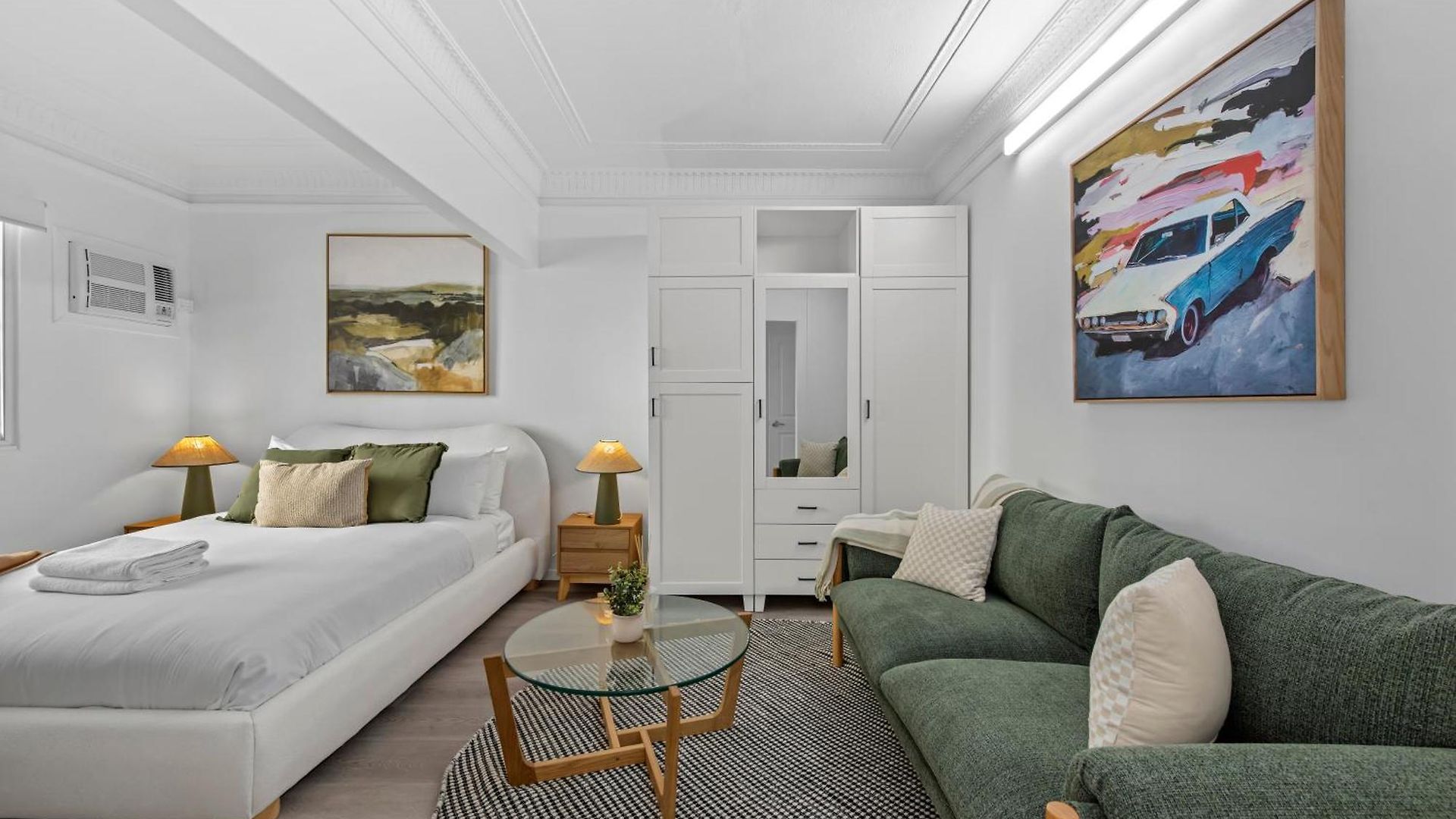 Stylish And Cozy - Short Walk To Hospital Apartment