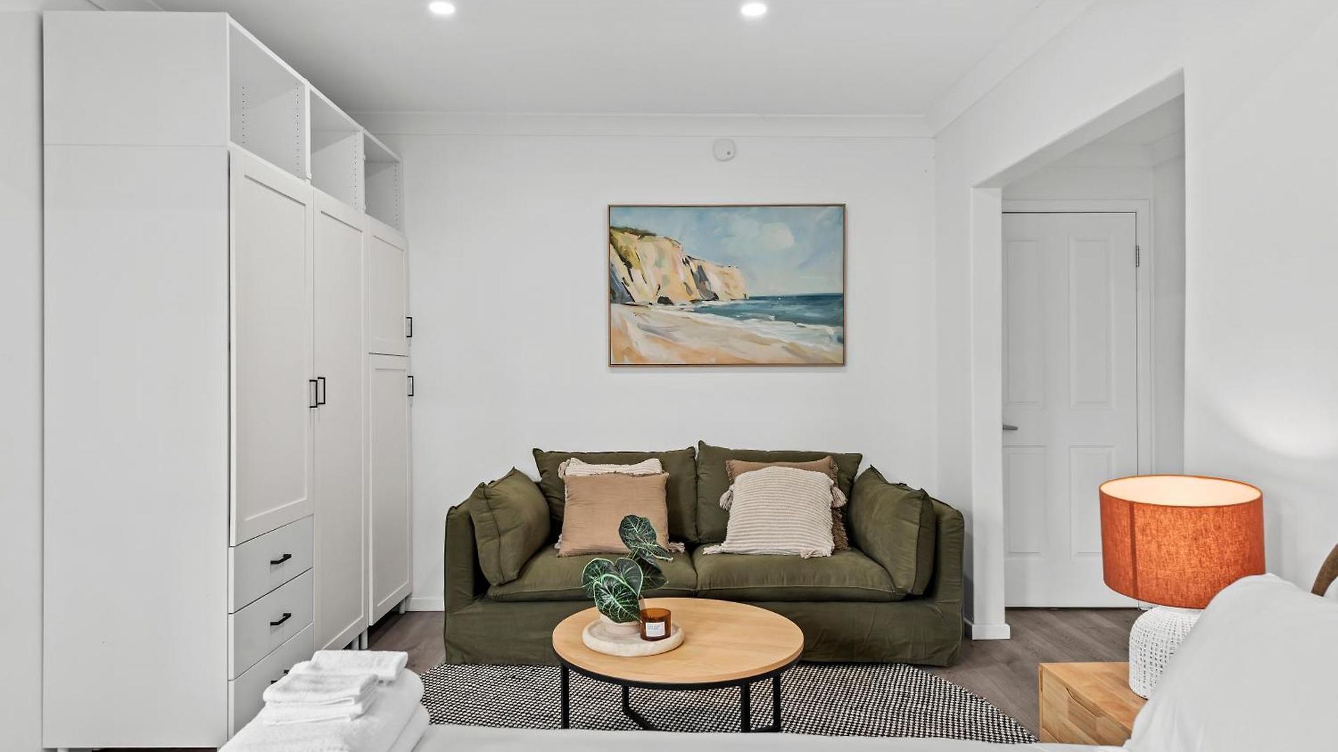 Cozy - Short Walk To Hosp And Cbd With Balcony Apartment *
