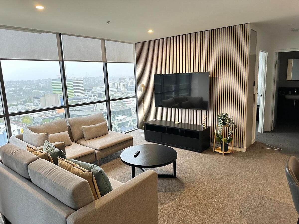 2br W Pool And Parking Near Suncorp Riverview