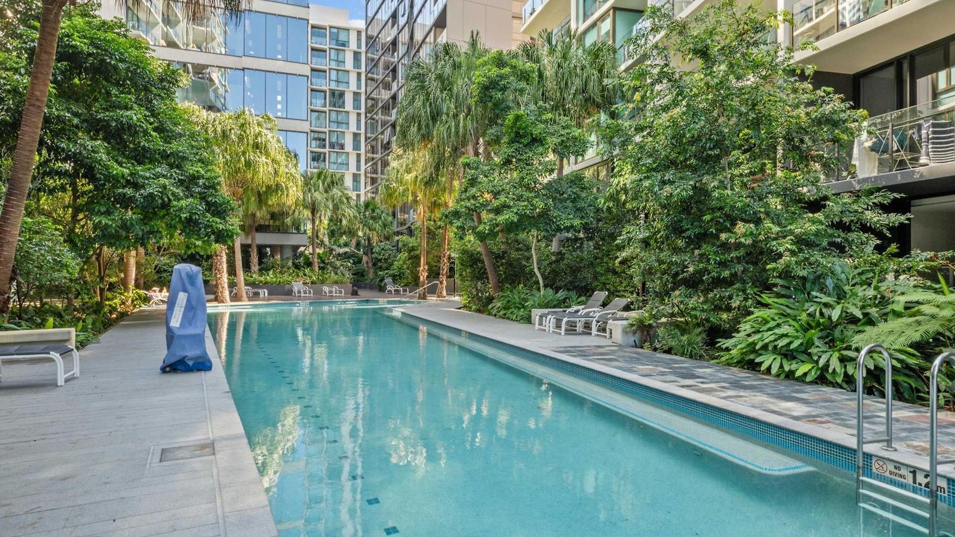 Apartment Luxury 2 Bed 2 Bath Parking Pool Gym & Sauna *