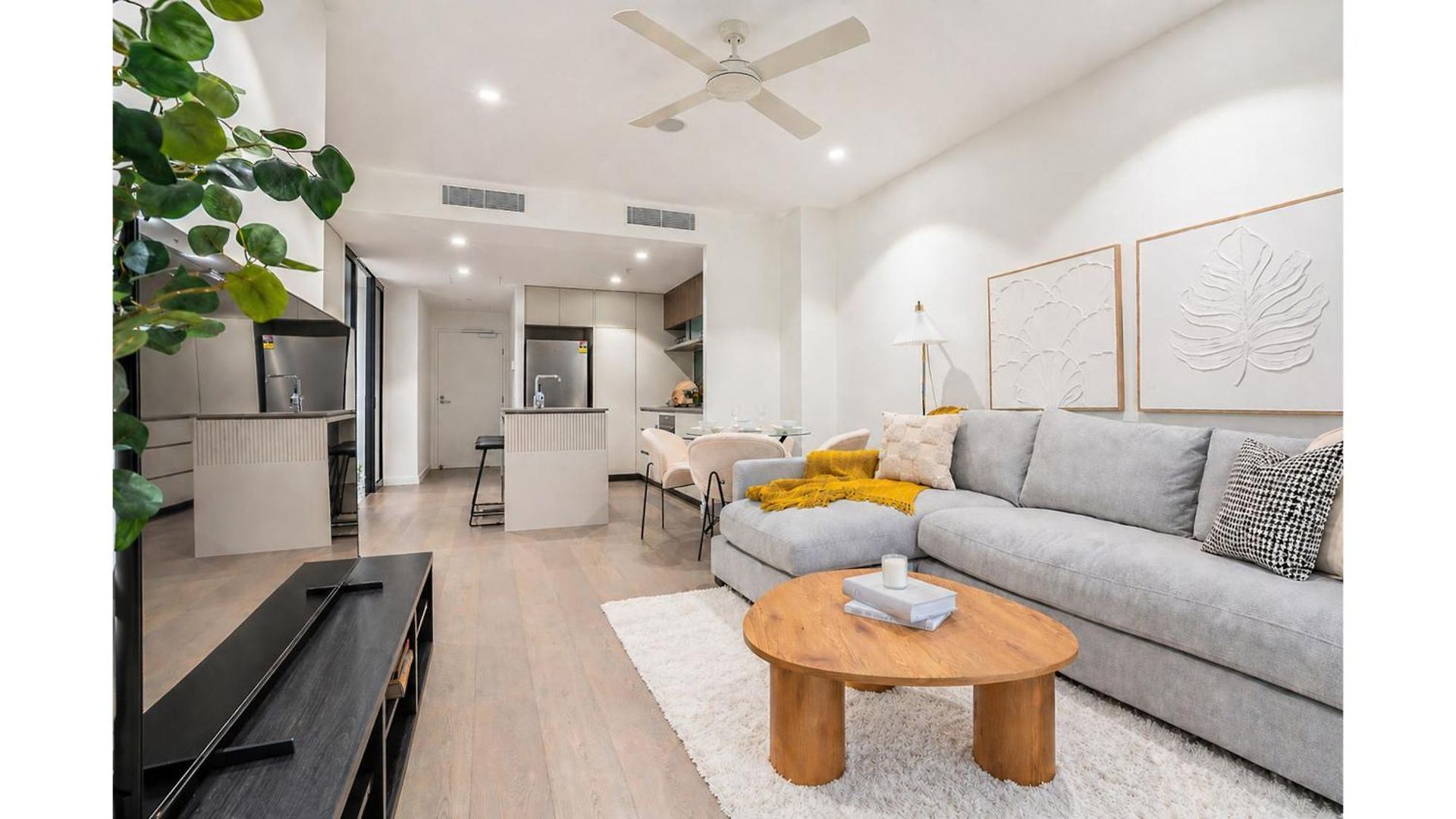 Sky High Luxury 2 Bedroom Cbd With Pool Gym And River Views Apartment Brisbane