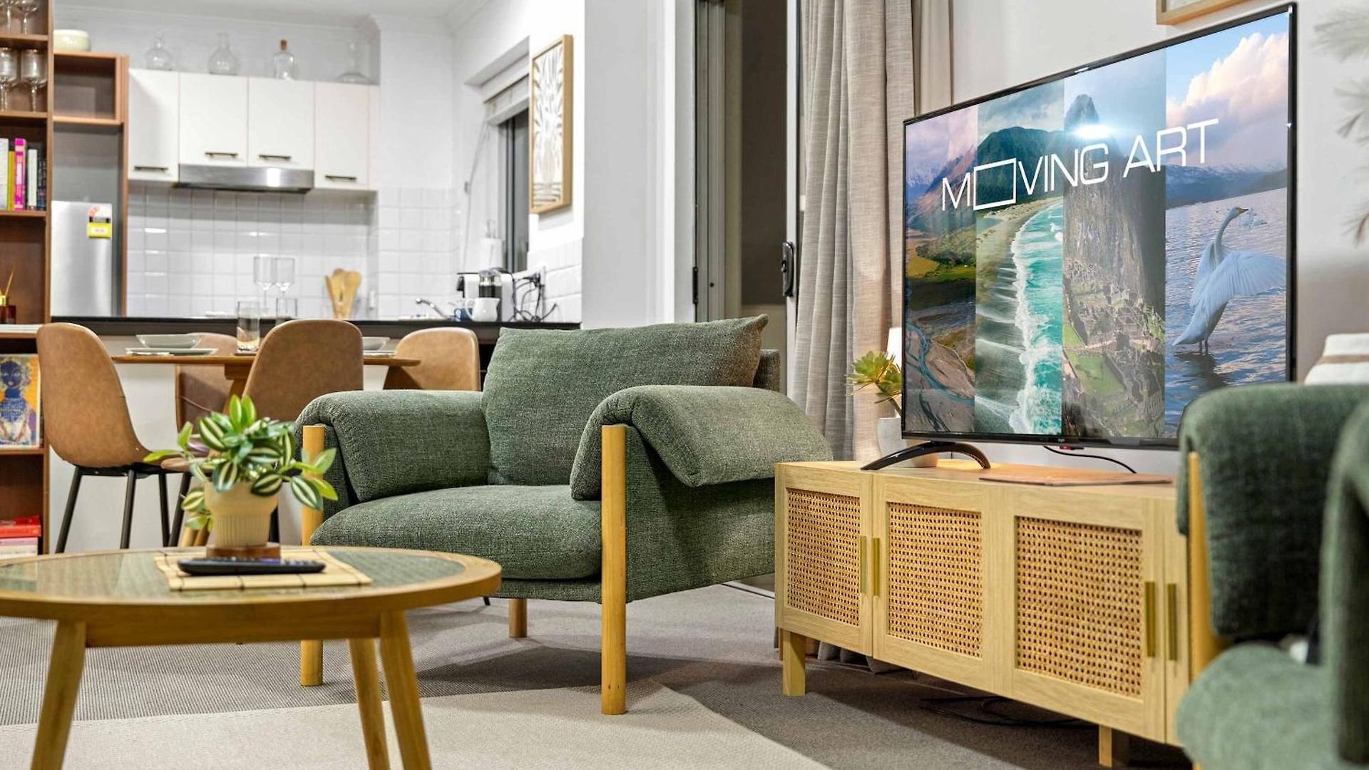 Stylish 2 Bed 2 Bath Balcony Parking Pool & Gym Apartment *
