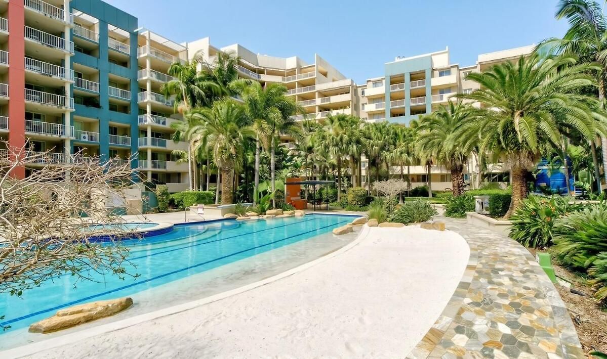 Apartment 2br - Lagoon Pool Gym - Sleeps 6 - Baby Equipped - Free Parking