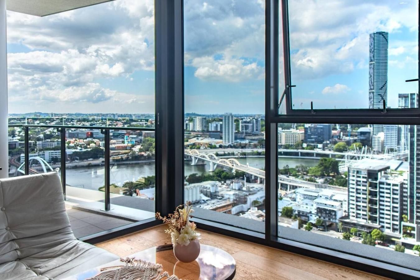 High Level 2 Bedroom With And River Views *