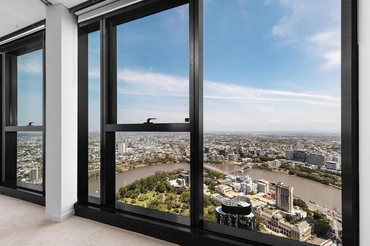 Lvl72 Breathtaking Views With Parking, Pool & Gym * Brisbane