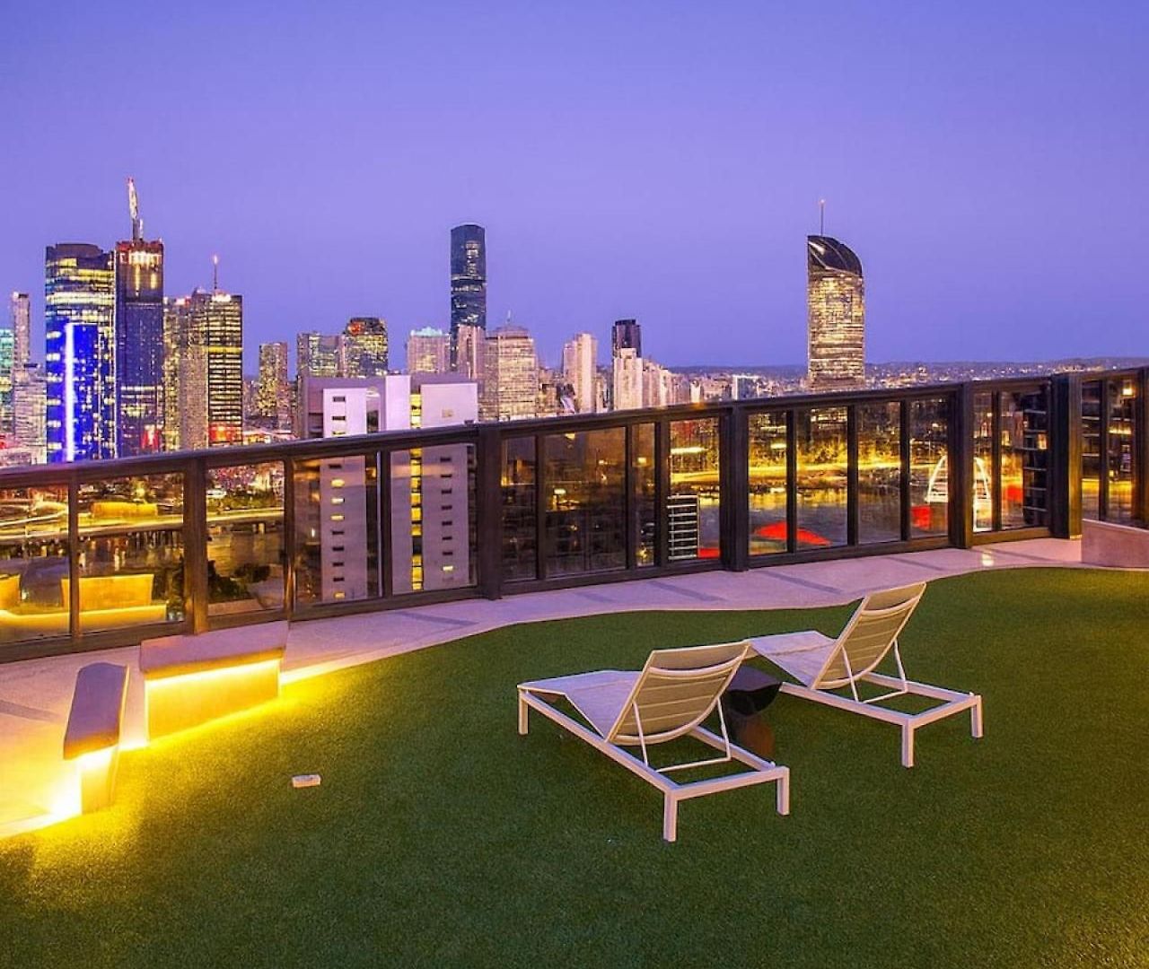 Modern W Pool, Gym, Views - South Brisbane