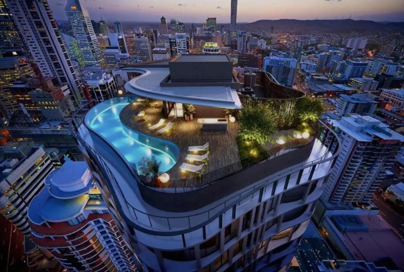 Inspired Serenity With River Views, Fast Wifi, Carpark, Gym, Rooftop Pool Apartment *
