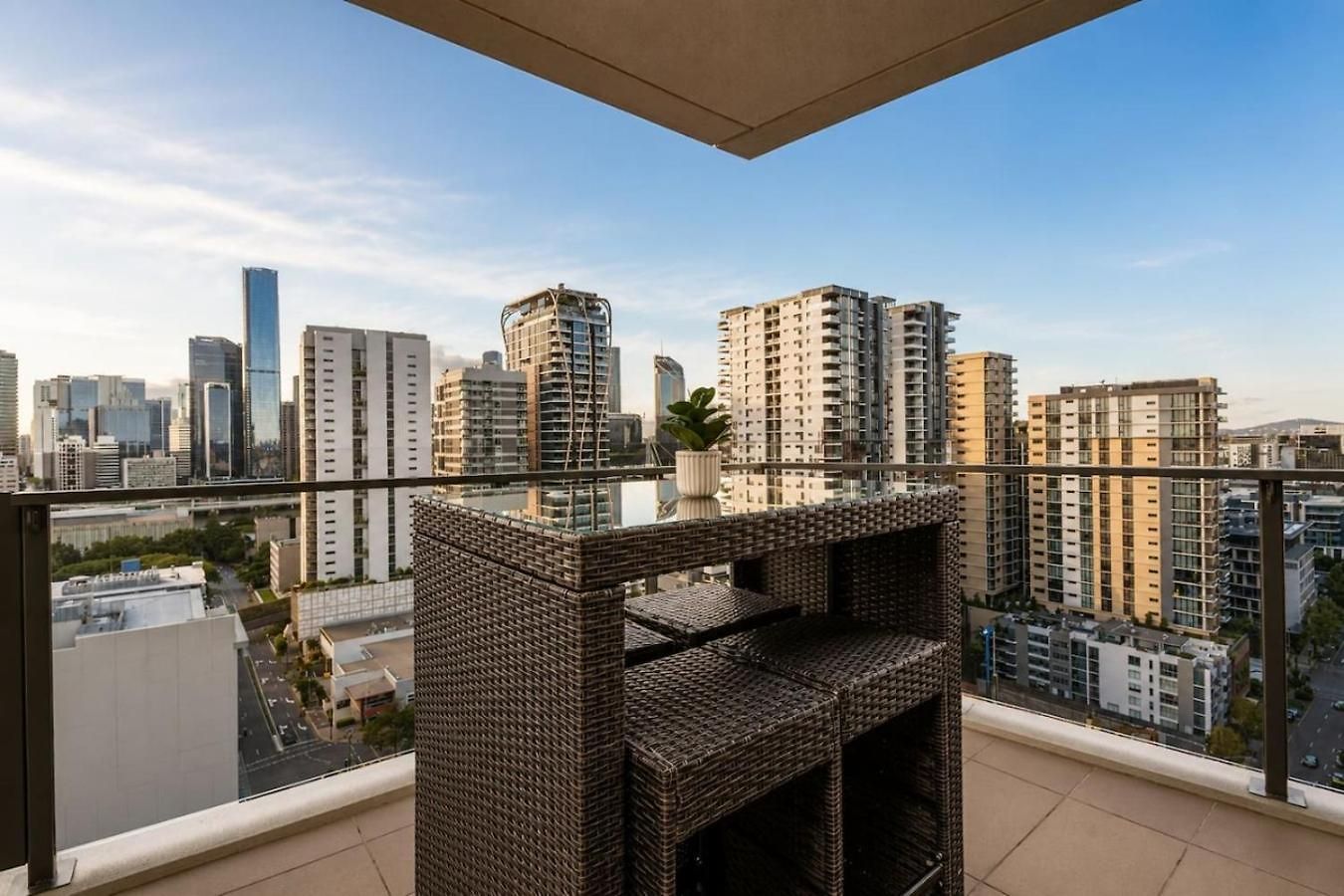 Apartment Level 22 Skyline Views With Sauna, Gym, Pool And Free Parking Brisbane