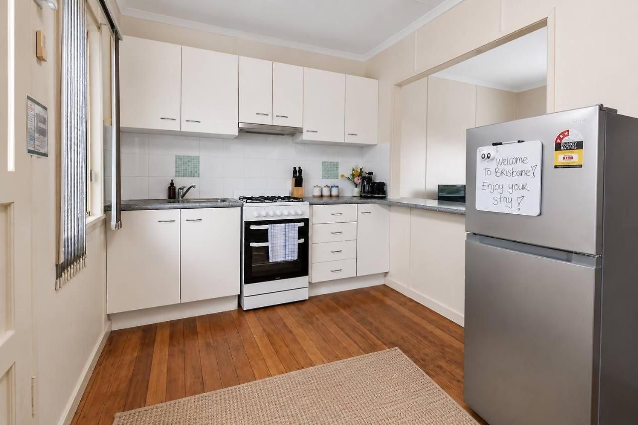 Homely And Warm With Parking, Wifi And Study Desk Apartment