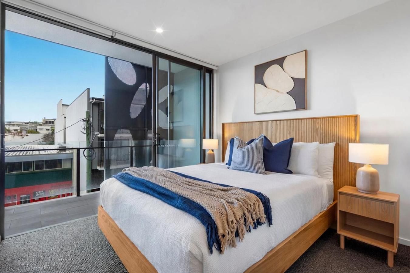 Fortitude Valley Hideaway - 2Br Apartment With Balcony & 2 Free Car Bays *