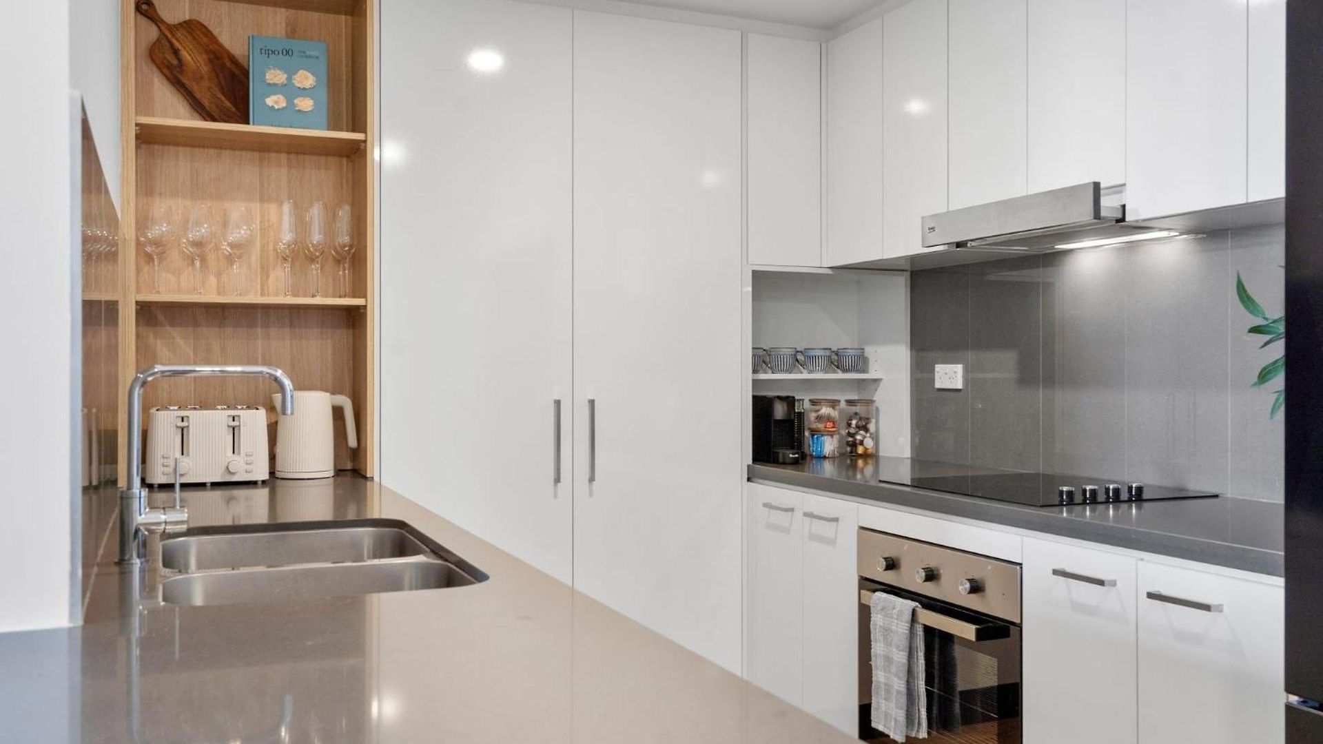 Fortitude Valley Hideaway - 2Br Apartment With Balcony & 2 Free Car Bays * Brisbane
