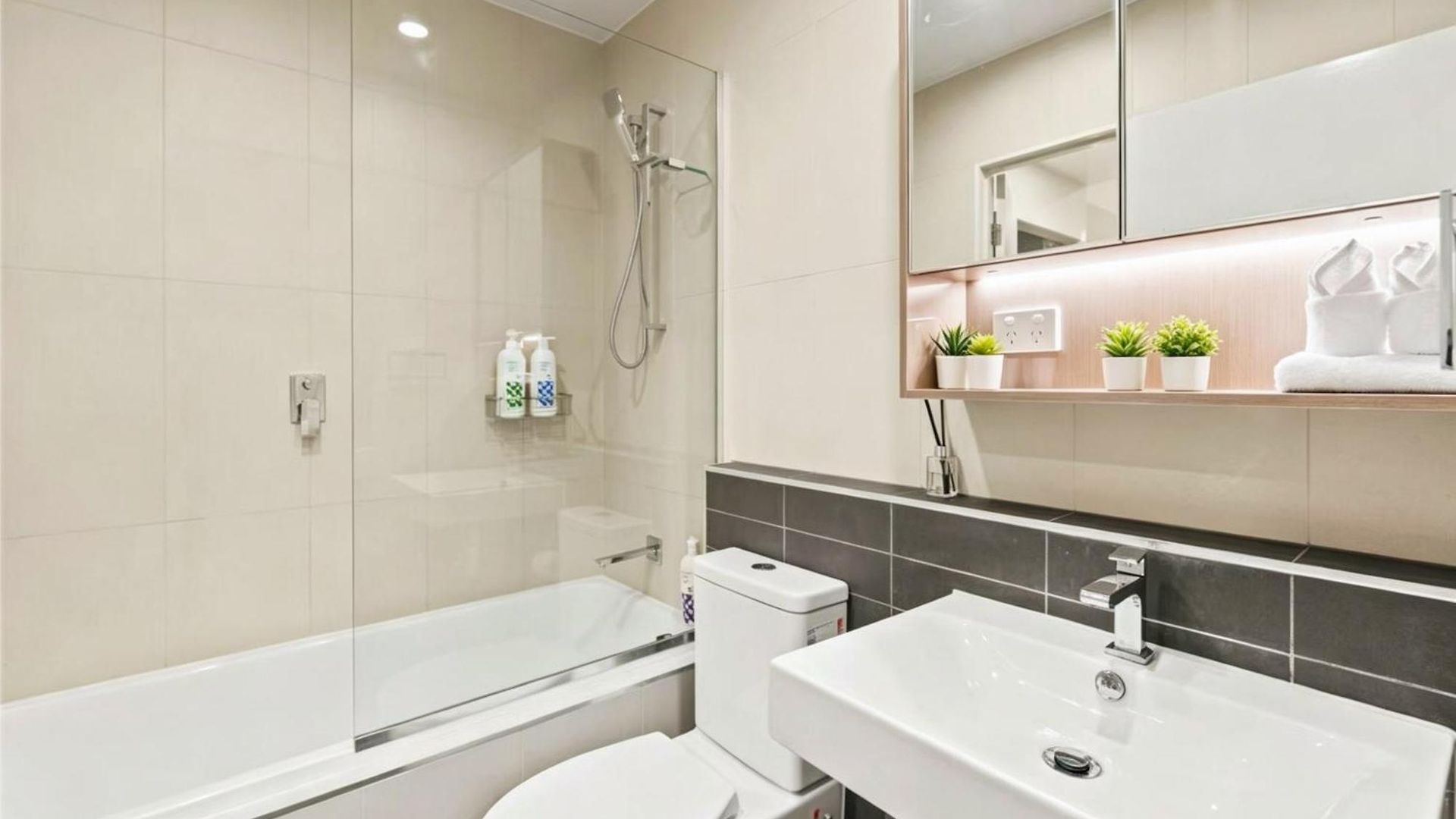 Apartment Two Private Ensuites Modern *