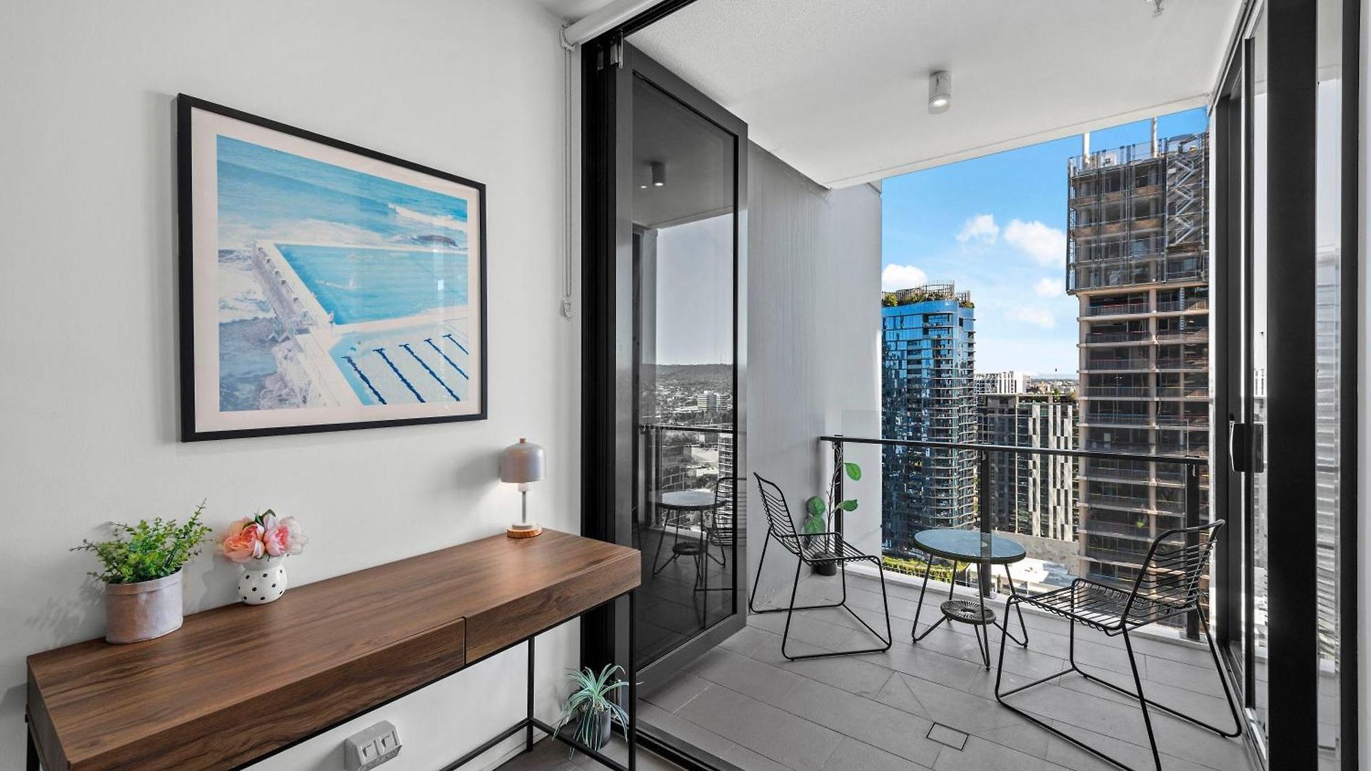 Breathtaking Sunset Views & Fantastic Location! Apartment