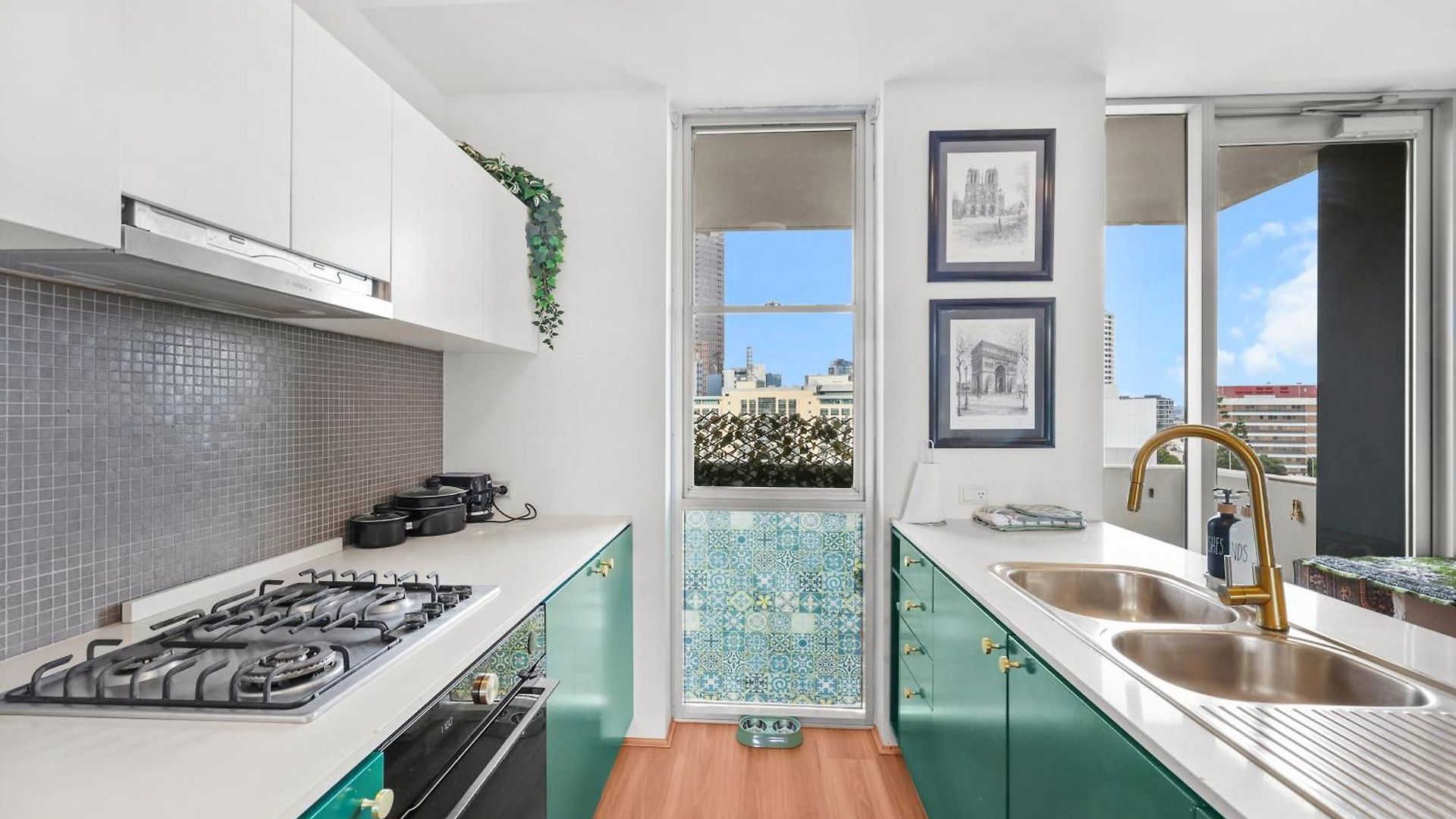 Entire Unit - 2 Pools - Sauna - Park - Cbd Views - Baby Ready Apartment