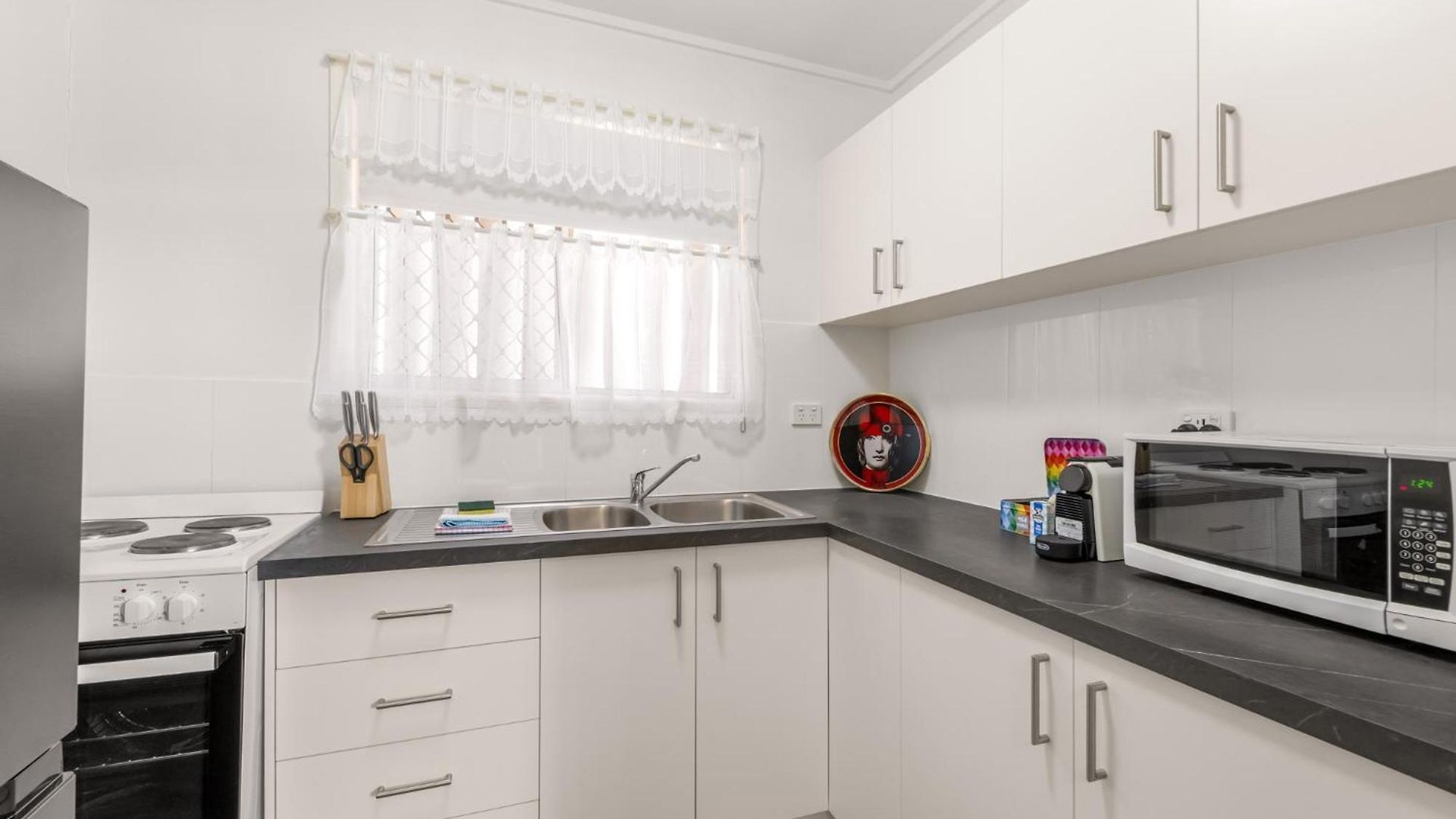 Peaceful 1-bed In Kedron With Parking