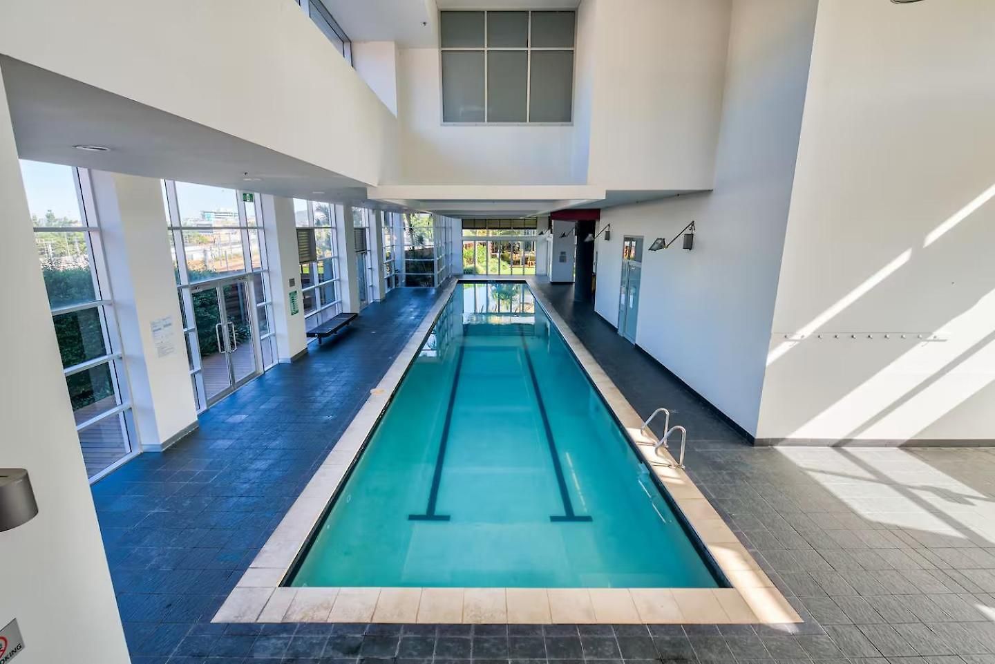 Apartment Cbd Next To Parkland! Amazing Views! *