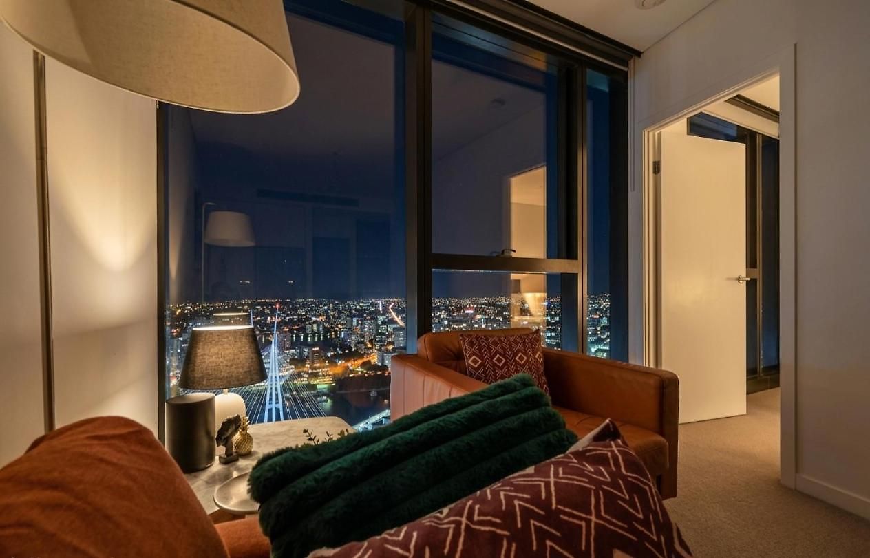 Apartment Level 43 Water Views - 2br - Sleeps 6 & Baby