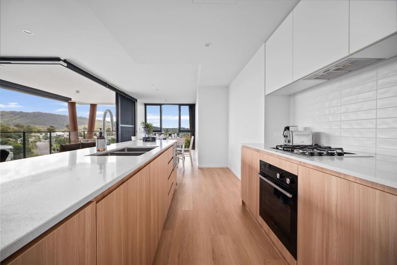 Skyhigh Retreat View And Shopping At Your Doorstep *