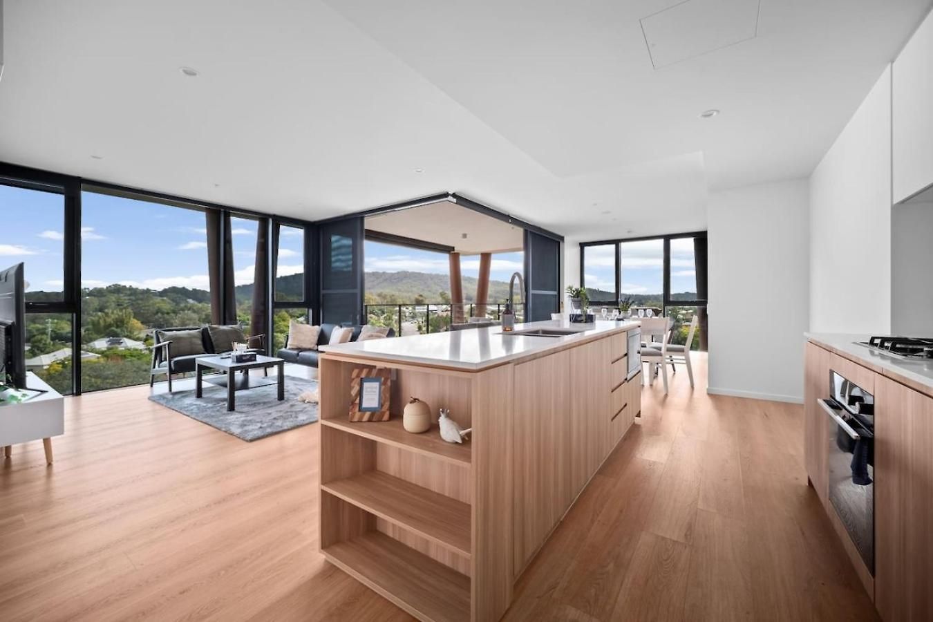 Skyhigh Retreat View And Shopping At Your Doorstep Apartment