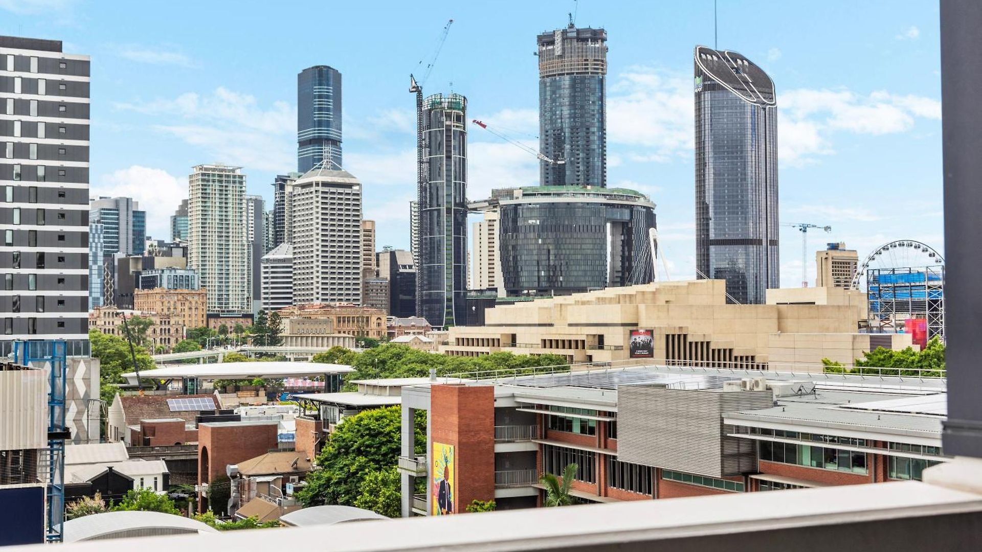 Views & Amazing Location! Free Parking & Wifi Brisbane