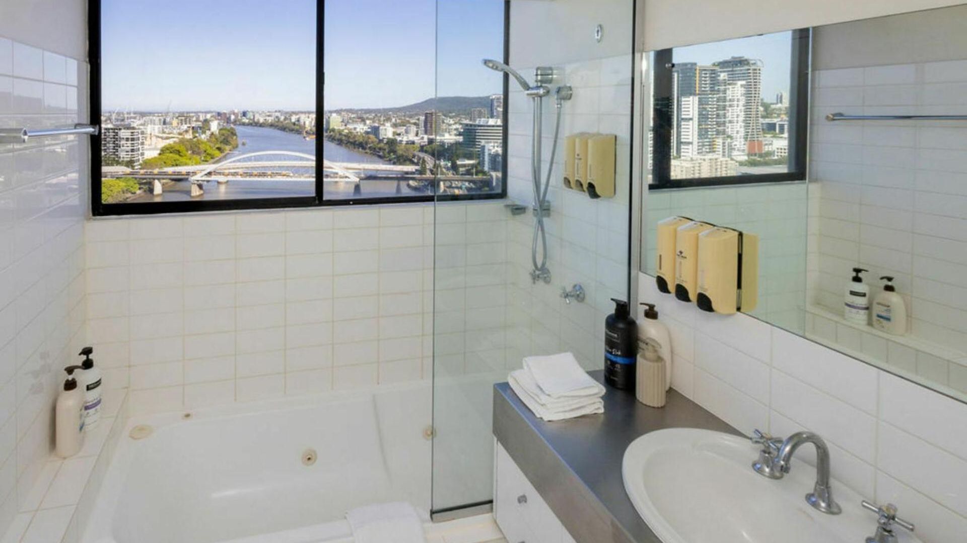 Apartment Sky High River View In Brisbane