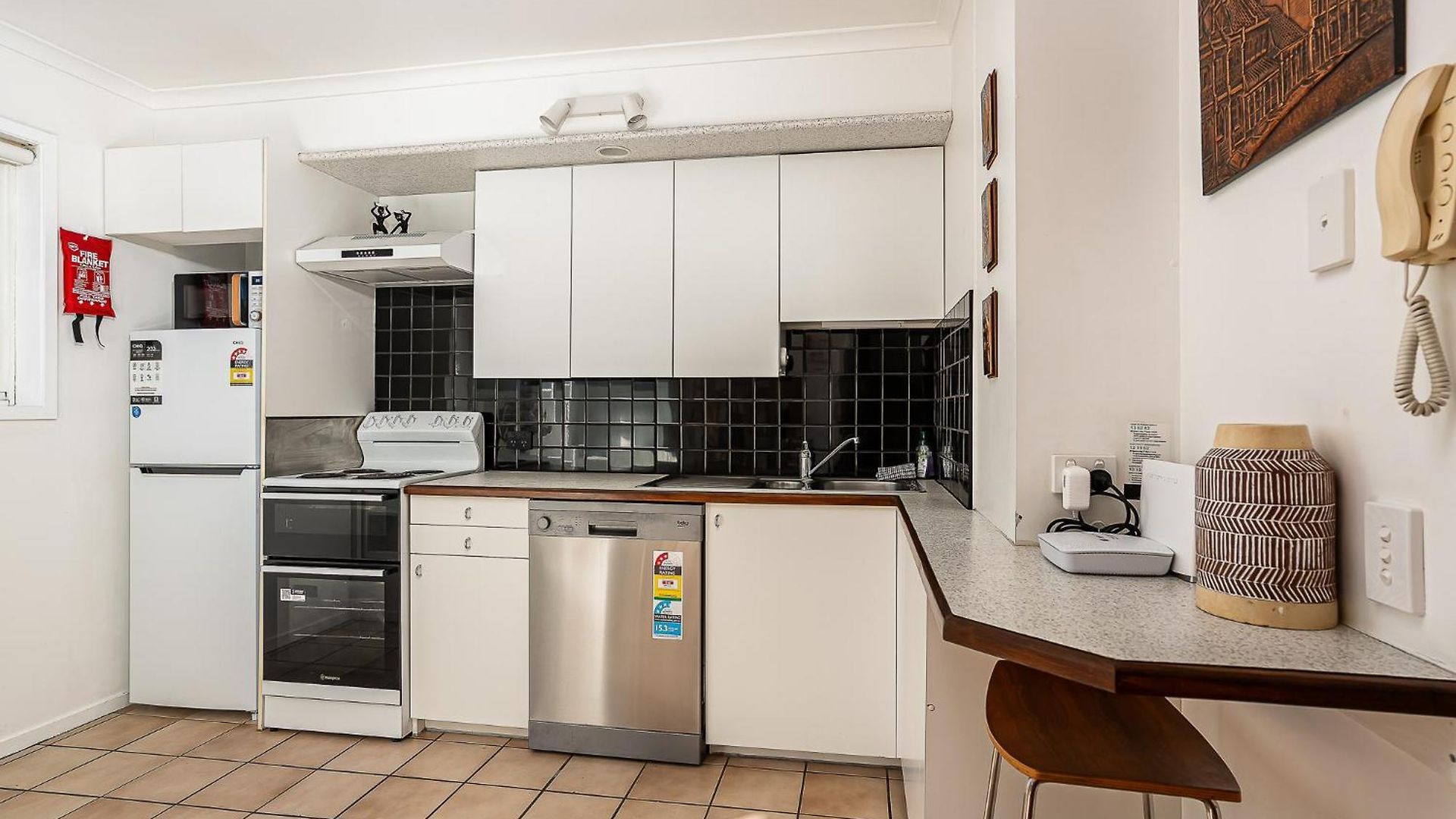 Mid-century Kangaroo Point - 1br Apartment, Walk To Cbd, River & The Gabba Apartment *