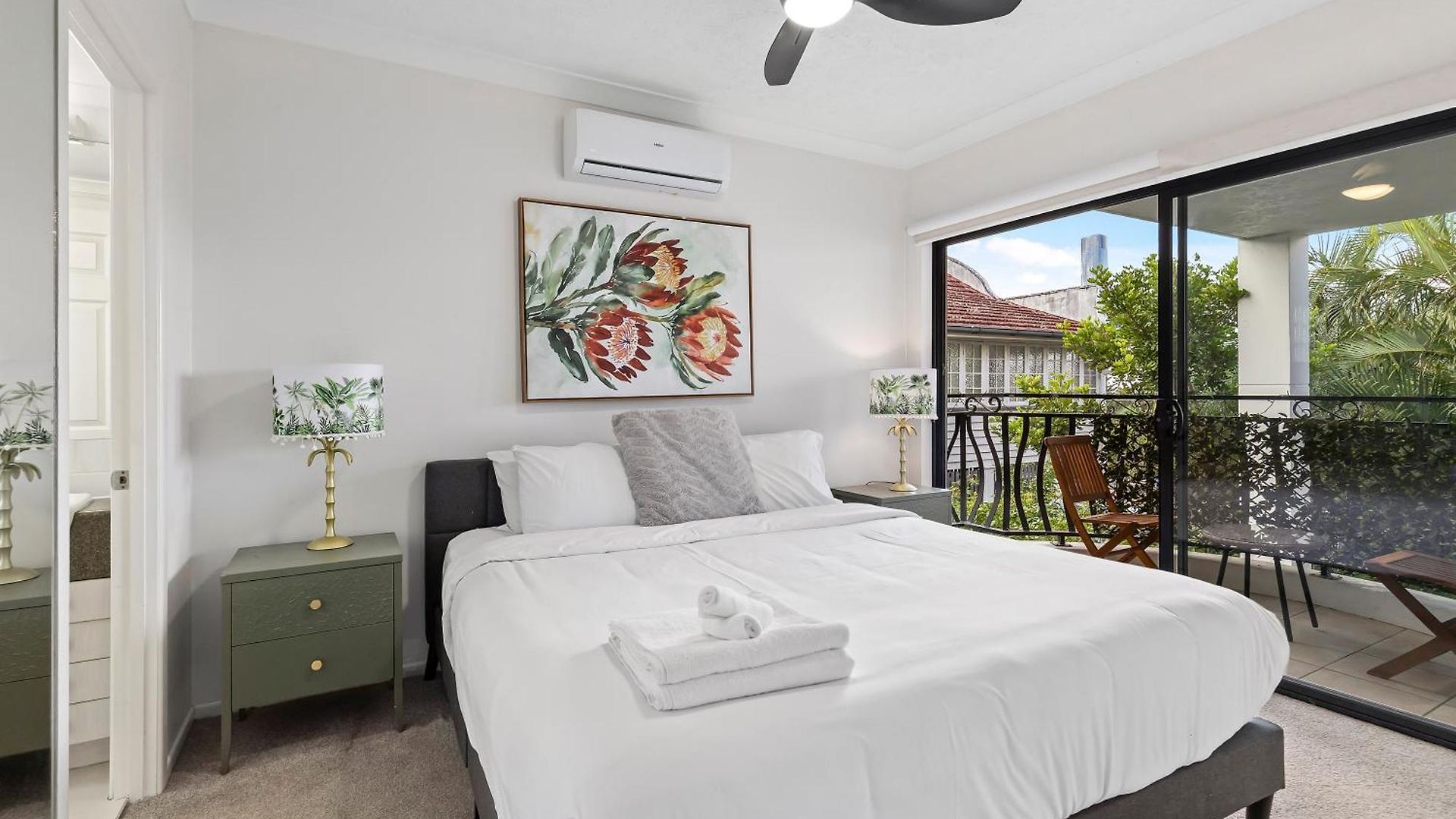 Bright 2br With Parking, Balcony & Wifi *