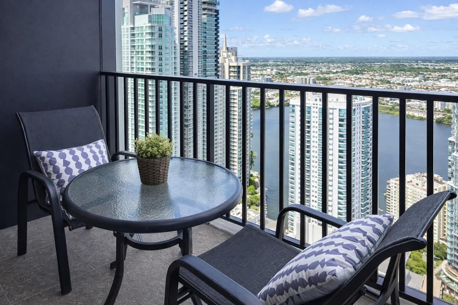 Sky-high Haven-rooftop Infinity Pool Parking Wifi Brisbane