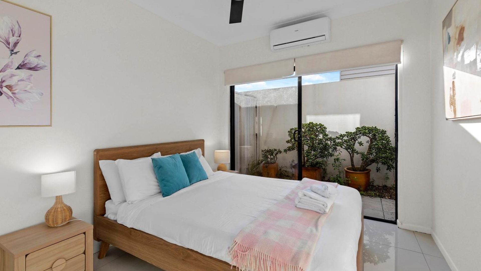 Apartment Sunny & Cozy 2br With Wifi, Parking & Balcony *